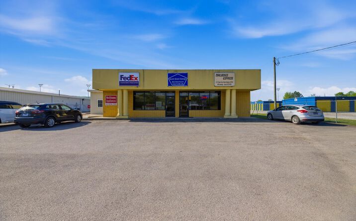 Pictures of Retail, Office, Mixed Use property located at 406 Sweetwater Vonore Road, Sweetwater, TN 37874 for sales - image #1