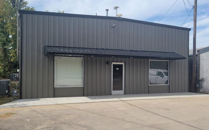 Pictures of Industrial property located at 1507 Buffalo Rd, Lawrenceburg, TN 38464 for sales - image #1
