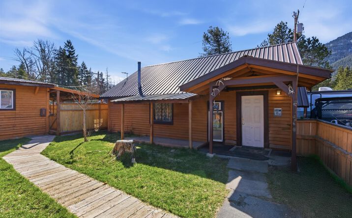 Pictures of Multifamily property located at 201&205 Hungry Horse Boulevard, Hungry Horse, MT 59919 for sales - image #1