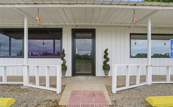 Pictures of Business for Sale, Special Purpose, Retail property located at 3301 W Cherokee, Sallisaw, OK 74955 for sales - image #1