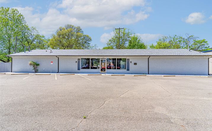 Pictures of Mixed Use, Office property located at 111 S 9th Street, Muskogee, OK 74401 for sales - image #1