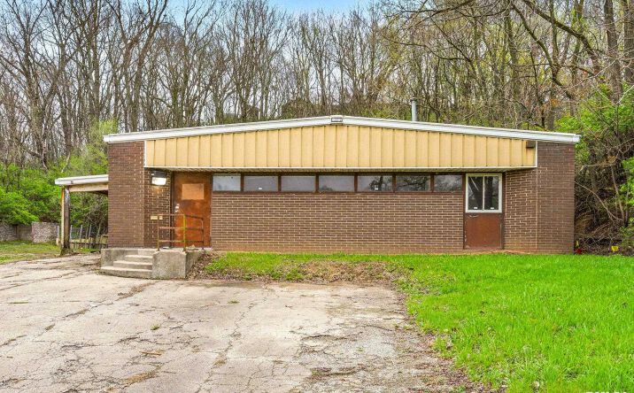 Pictures of Industrial property located at 942 WESLEY Road, Creve Coeur, IL 61610 for sales - image #1
