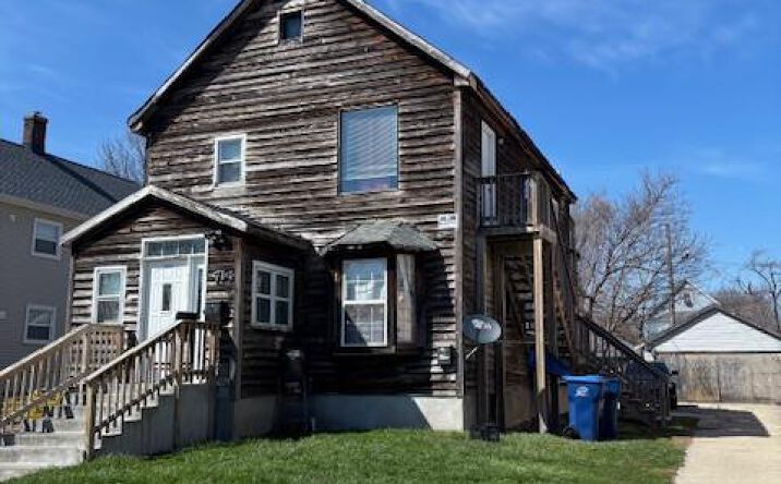 Pictures of Multifamily property located at 714 Cummings Avenue, Waukegan, IL 60085 for sales - image #1