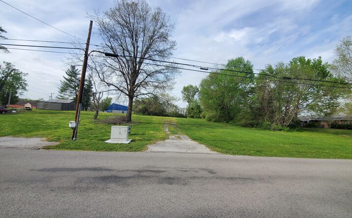 Pictures of Land, Multifamily property located at 1810 Old West Main Street, Carbondale, IL 62901 for sales - image #1