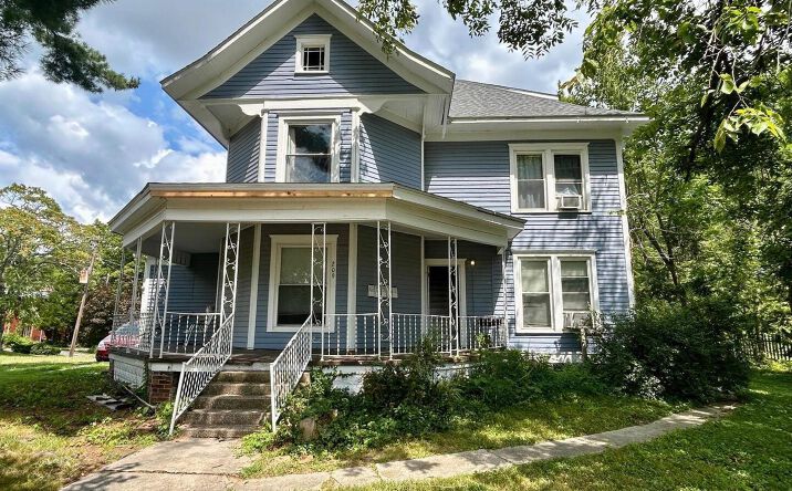 Pictures of Multifamily property located at 209 North Springer Street, Carbondale, IL 62901 for sales - image #1
