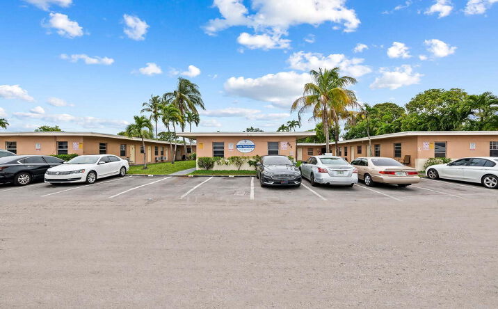 Pictures of Multifamily property located at 821 NW 10th Terrace, Fort Lauderdale, FL 33311 for sales - image #1