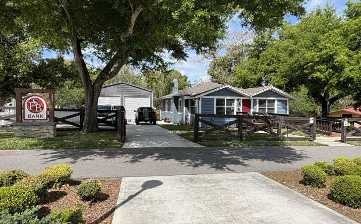 Pictures of Office, Retail property located at 644 West Ave, Clermont, FL 34711 for sales - image #1