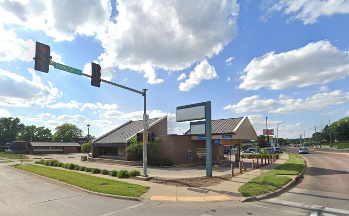 Pictures of Retail property located at 2401 Hamilton Blvd, Sioux City, IA 51104 for sales - image #1
