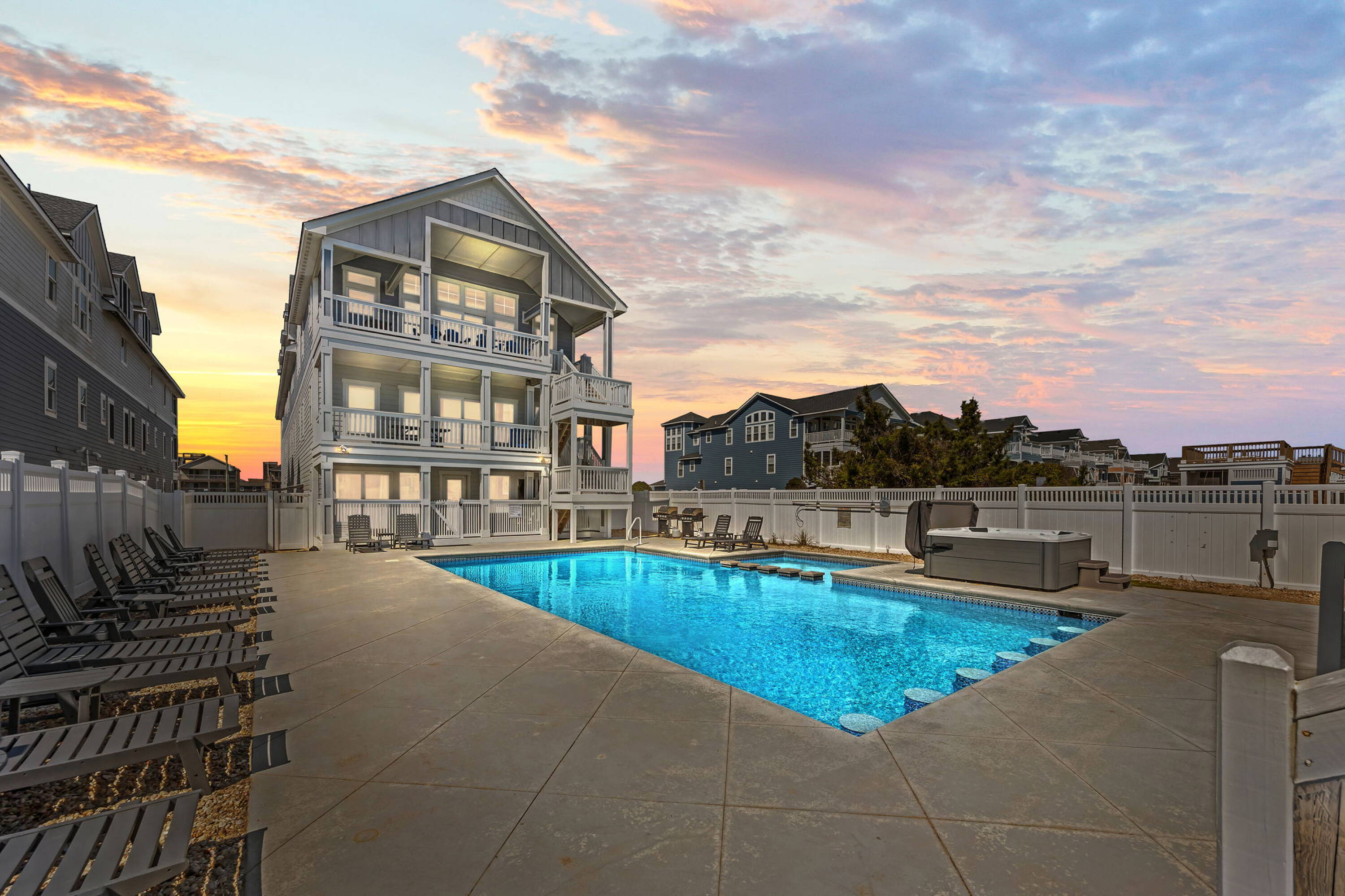 907 N Virginia Dare Trl