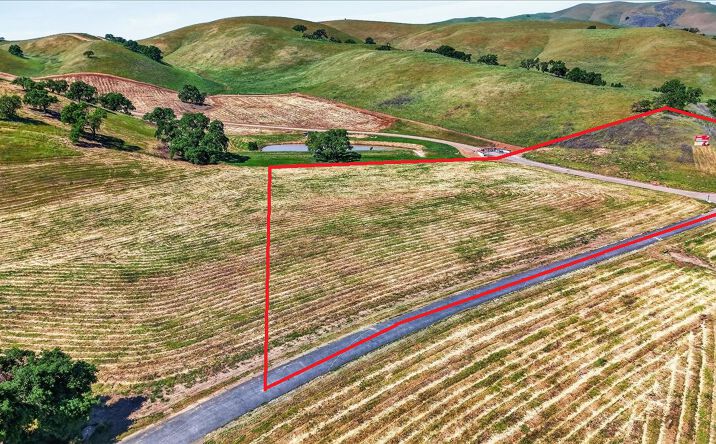 Pictures of Land property located at Pacheco Pass Hwy, Hollister, CA 95023 for sales - image #1