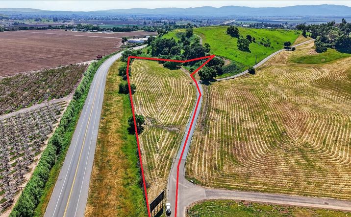 Pictures of Land property located at 7380 PACHECO PASS HWY, HOLLISTER, CA 95023-9522 for sales - image #1