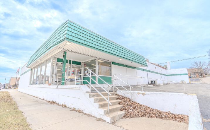Pictures of Retail property located at 300 N Main Street, Veedersburg, IN 47987 for sales - image #1
