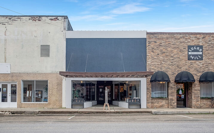 Pictures of Mixed Use, Office, Retail property located at 111 N West St., New Boston, TX 75570 for sales - image #1