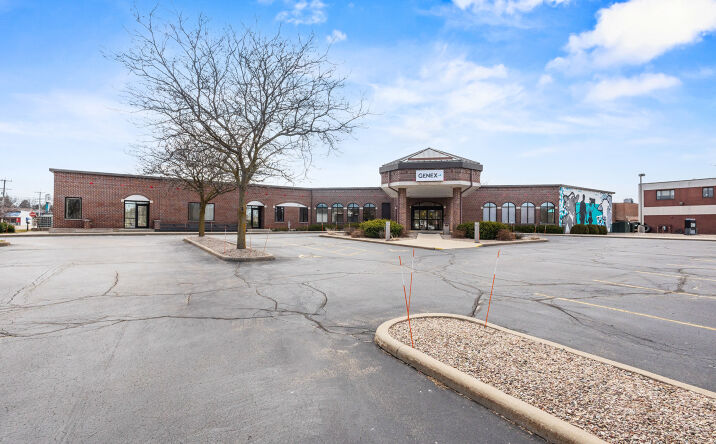 Pictures of Retail, Office, Mixed Use property located at 117 E GREEN BAY ST, SHAWANO, WI 54166-2443 for sales - image #1