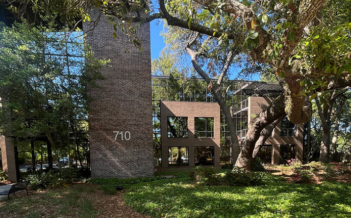 Pictures of Office property located at 710 Johnnie Dodds Boulevard, Mt Pleasant, SC 29464 for sales - image #1
