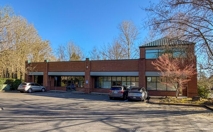Pictures of Office property located at 17449 SW Ferry Rd, Lake Oswego, OR 97035 for sales - image #1