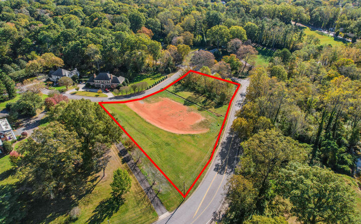 Pictures of Land property located at 560 11th Avenue Place Northwest, Hickory, NC 28601 for sales - image #1