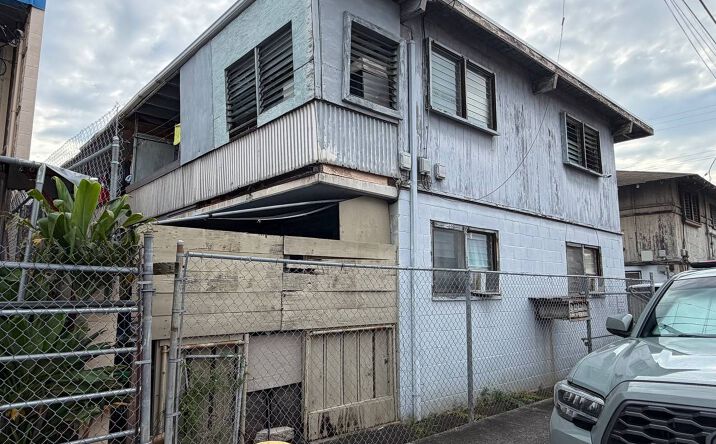 Pictures of Multifamily property located at 1649 Democrat St, Honolulu, HI 96819 for sales - image #1