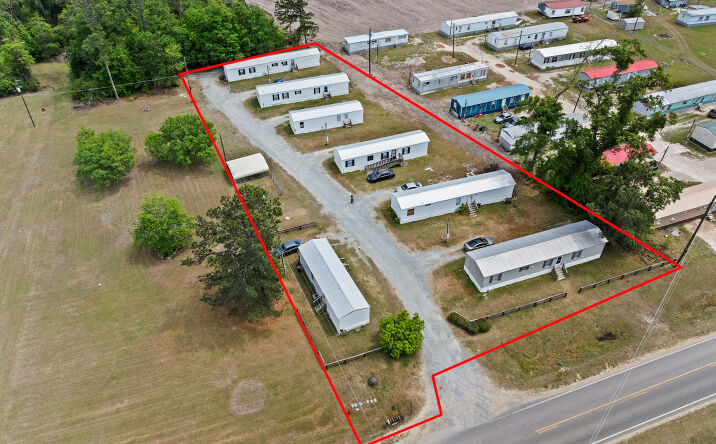 Pictures of Multifamily property located at 227 Bell Telephone Rd, Hazlehurst, GA 31539 for sales - image #1