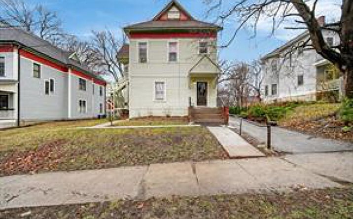 Pictures of Multifamily property located at 658 18th Street, Des Moines, IA 50314-1046 for sales - image #1