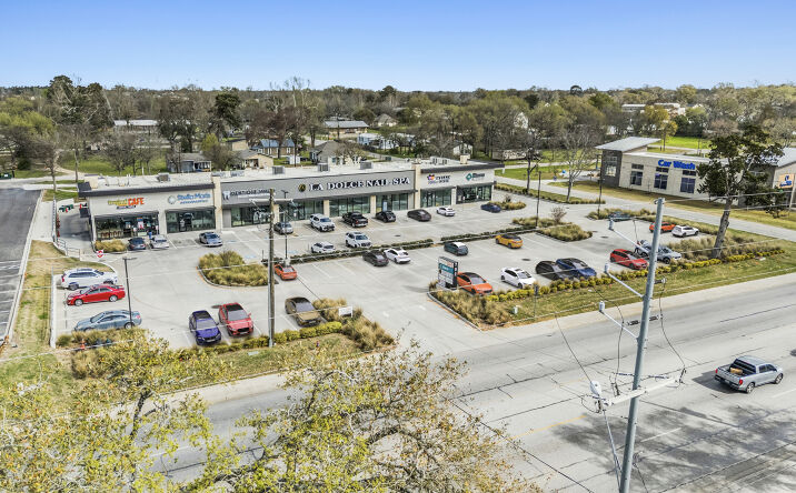 Pictures of Retail property located at 702 FM 1097, Willis, TX 77378 for sales - image #1
