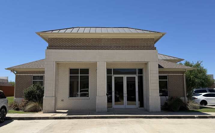 Pictures of Office, Mixed Use property located at 1727 Imperial Blvd, Lake Charles, LA 70605 for sales - image #1