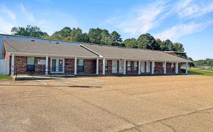 Pictures of Office property located at 407 Valley Street, Carthage, MS 39051 for sales - image #1
