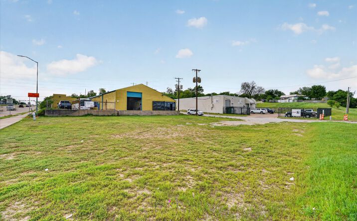 Pictures of Industrial property located at 2025 E Rosedale St, Fort Worth, TX 76104 for sales - image #1