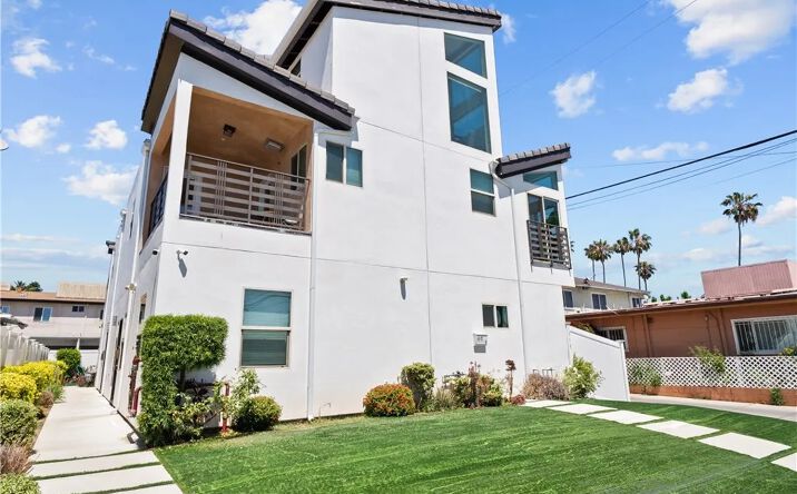 Pictures of Multifamily property located at 1013 E La Palma, Inglewood, CA 90301 for sales - image #1