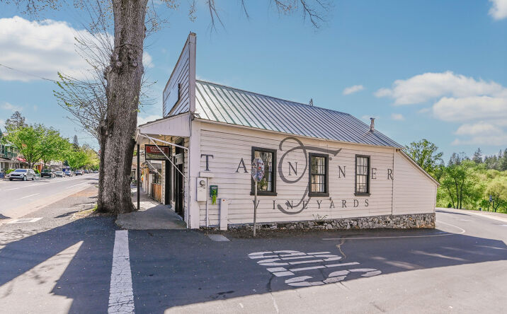 Pictures of Retail property located at 435 Main St, Murphys, CA 95247 for sales - image #1