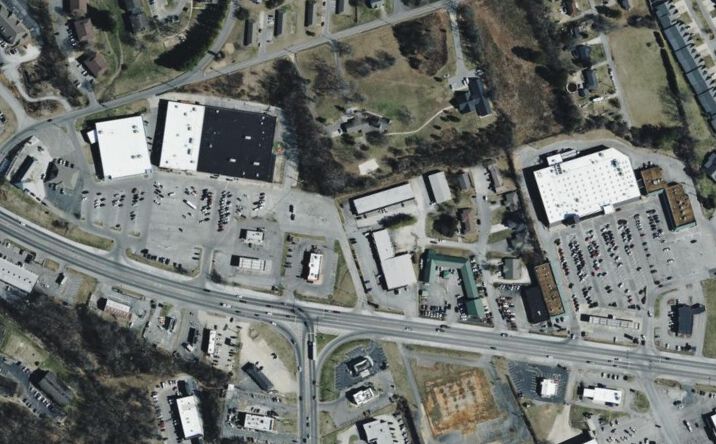 Pictures of Retail, Industrial, Mixed Use property located at 225 Henslee Drive, Dickson, TN 37055 for sales - image #1