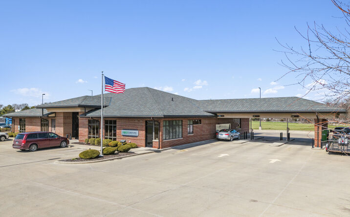 Pictures of Retail property located at 2 Kelli Dr, Clinton, IL 61727 for sales - image #1
