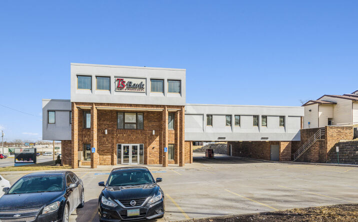 Pictures of Retail property located at 1005 E 7th St, Atlantic, IA 50022 for sales - image #1