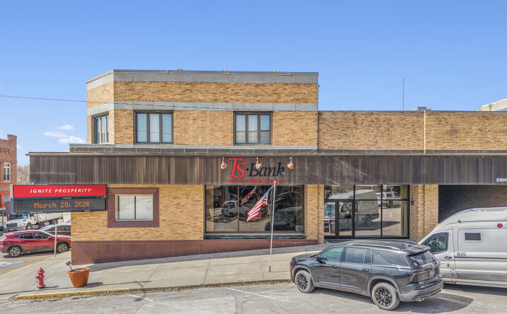 Pictures of Retail property located at 701 Davis Ave, Corning, IA 50841 for sales - image #1