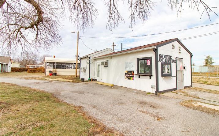 Pictures of Retail property located at 755 W Clay Street, Marshall, MO 65340 for sales - image #1