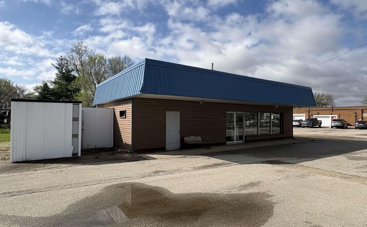 Pictures of Office, Retail property located at 1004 WALNUT Street, Washington, IL 61571 for sales - image #1