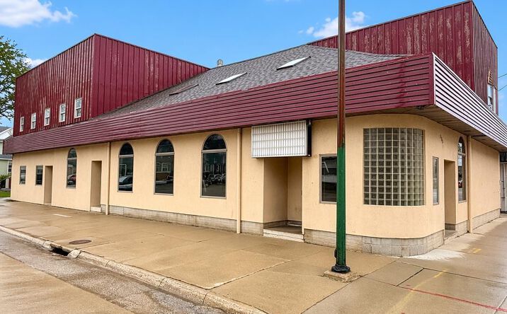 Pictures of Office, Retail property located at 125 1st Street SE, Mason City, IA 50401 for sales - image #1