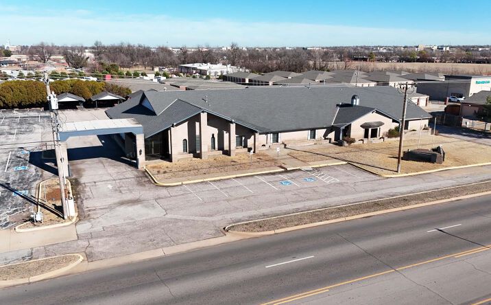 Pictures of Retail property located at 5005 SE 29th St, Del City, OK 73115 for sales - image #1