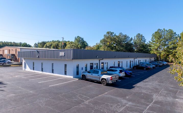 Pictures of Industrial, Office, Retail property located at 3205 Industrial Way SW, Snellville, GA 30039 for sales - image #1