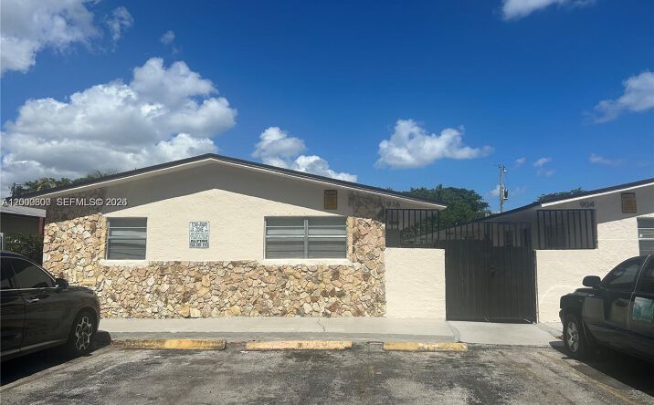 Pictures of Multifamily property located at 904 SW 10th St, Hallandale Beach, FL 33009 for sales - image #1