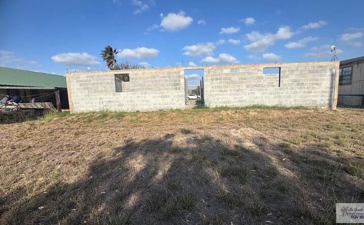Pictures of Land, Multifamily property located at 31101 Eustolio Gonzalez Rd, Raymondville, TX 78580 for sales - image #1