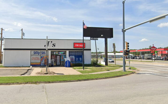 Pictures of Retail property located at 203 West 7th Avenue, Augusta, KS 67010 for sales - image #1