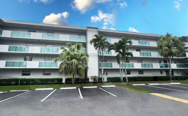 Pictures of Multifamily property located at 8445 Springtree Dr, Sunrise, FL 33351 for sales - image #1