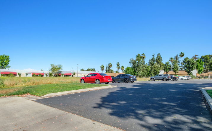Pictures of Land property located at 2102 N Fine Ave, Fresno, CA 93727 for sales - image #1