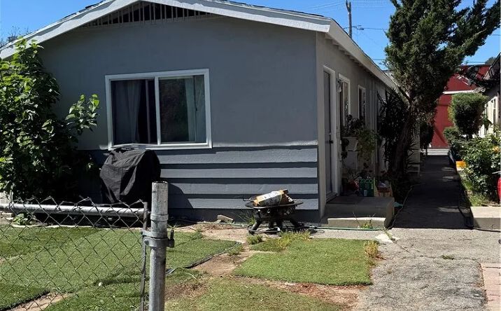 Pictures of Multifamily property located at 24047 Arch Street, Newhall, CA 91321 for sales - image #1