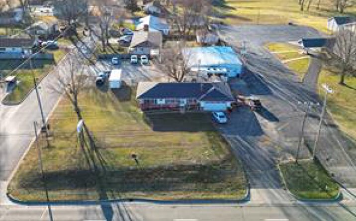 Pictures of Mixed Use property located at 1695 Lynn St, Lebanon, MO 65536 for sales - image #1