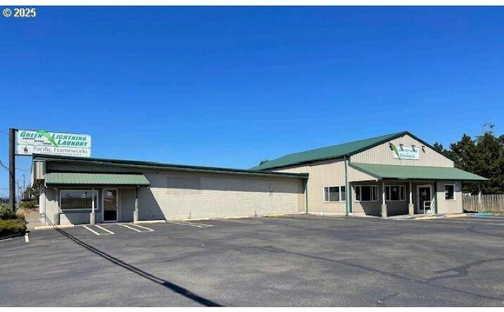 Pictures of Retail, Mixed Use property located at 2420 Highway 101 Florence, Florence, OR 97439 for sales - image #1