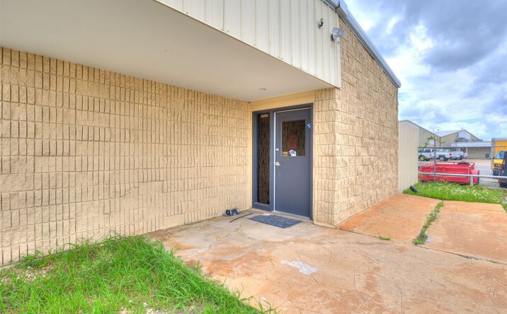 Pictures of Industrial, Office, Retail property located at 1835 N 105th East East Avenue, Tulsa, OK 74116 for sales - image #1