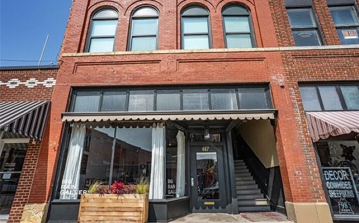 Pictures of Mixed Use, Office, Retail property located at 617 Kihekah Avenue, Pawhuska, OK 74056 for sales - image #1