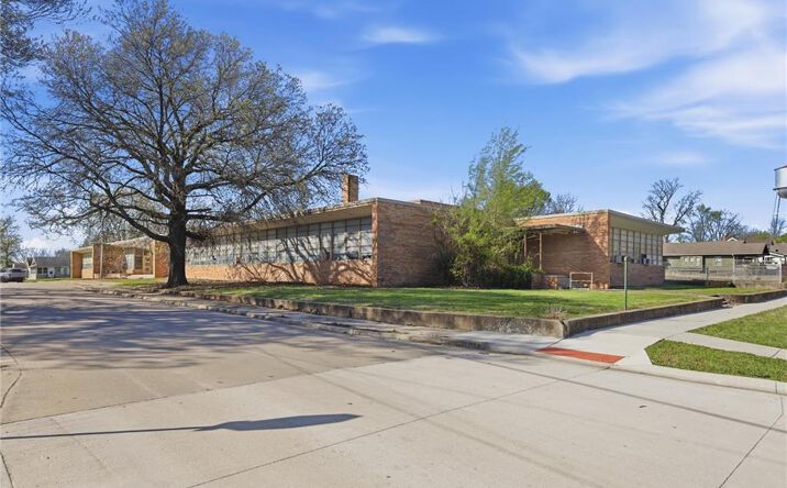 Pictures of Special Purpose property located at 1009 Pacific Avenue, Osawatomie, KS 66064 for sales - image #1